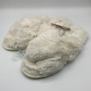 NWT Stars Above Fuzzy White Open Toe Criss Cross Slippers Women's Size 9…